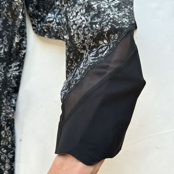 Lululemon Women’s 6 Wunder Under Crop *Scallop 23" Achromatize Ice Grey Black - Picture 8 of 16